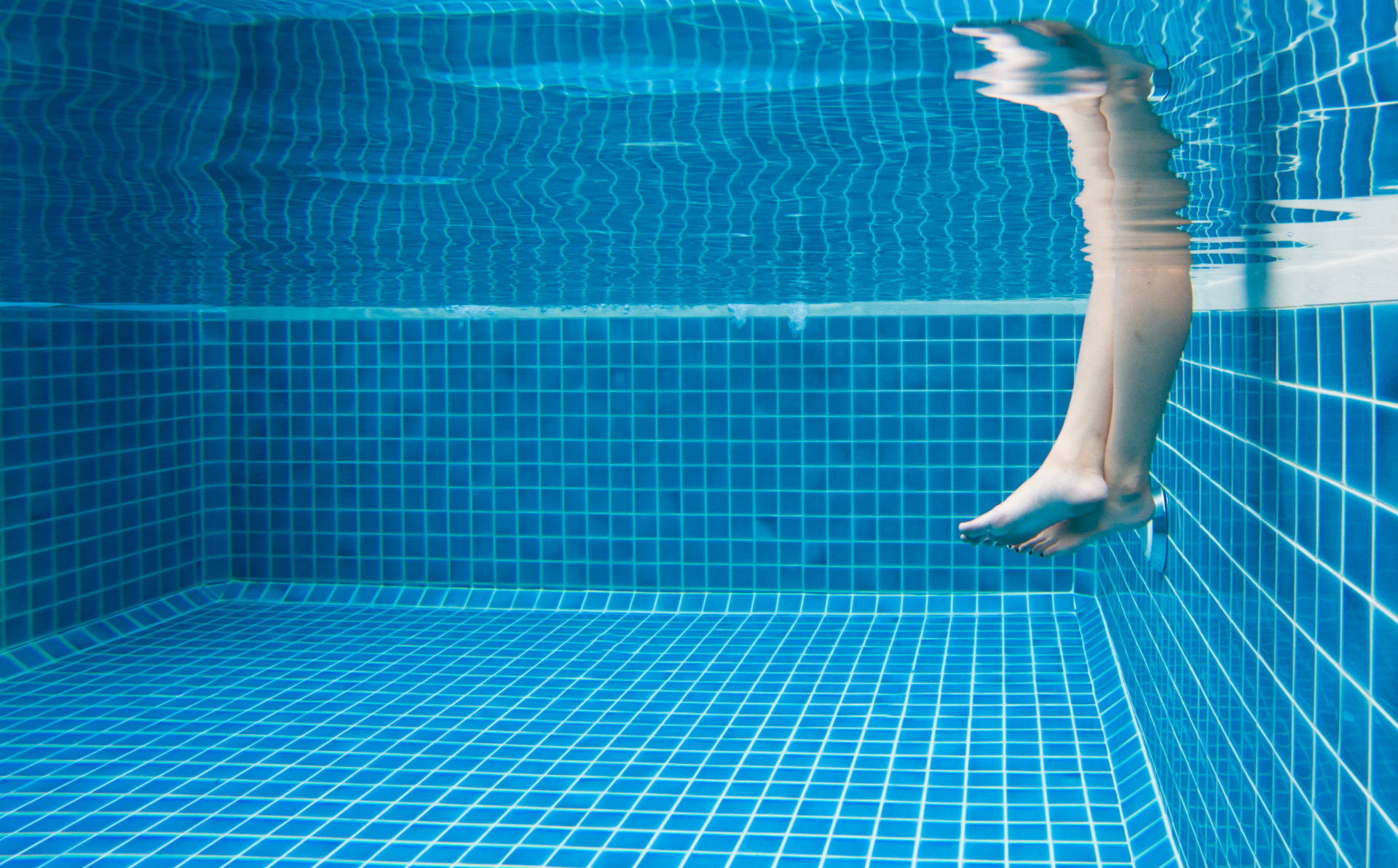 Sua piscina mais cristalina do que nunca: Guia Definitivo dos Clarificantes!